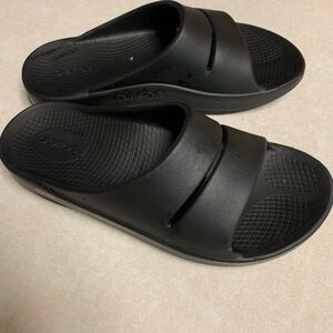OOFOS Black Slides Sz.8 Lightweight Comfort